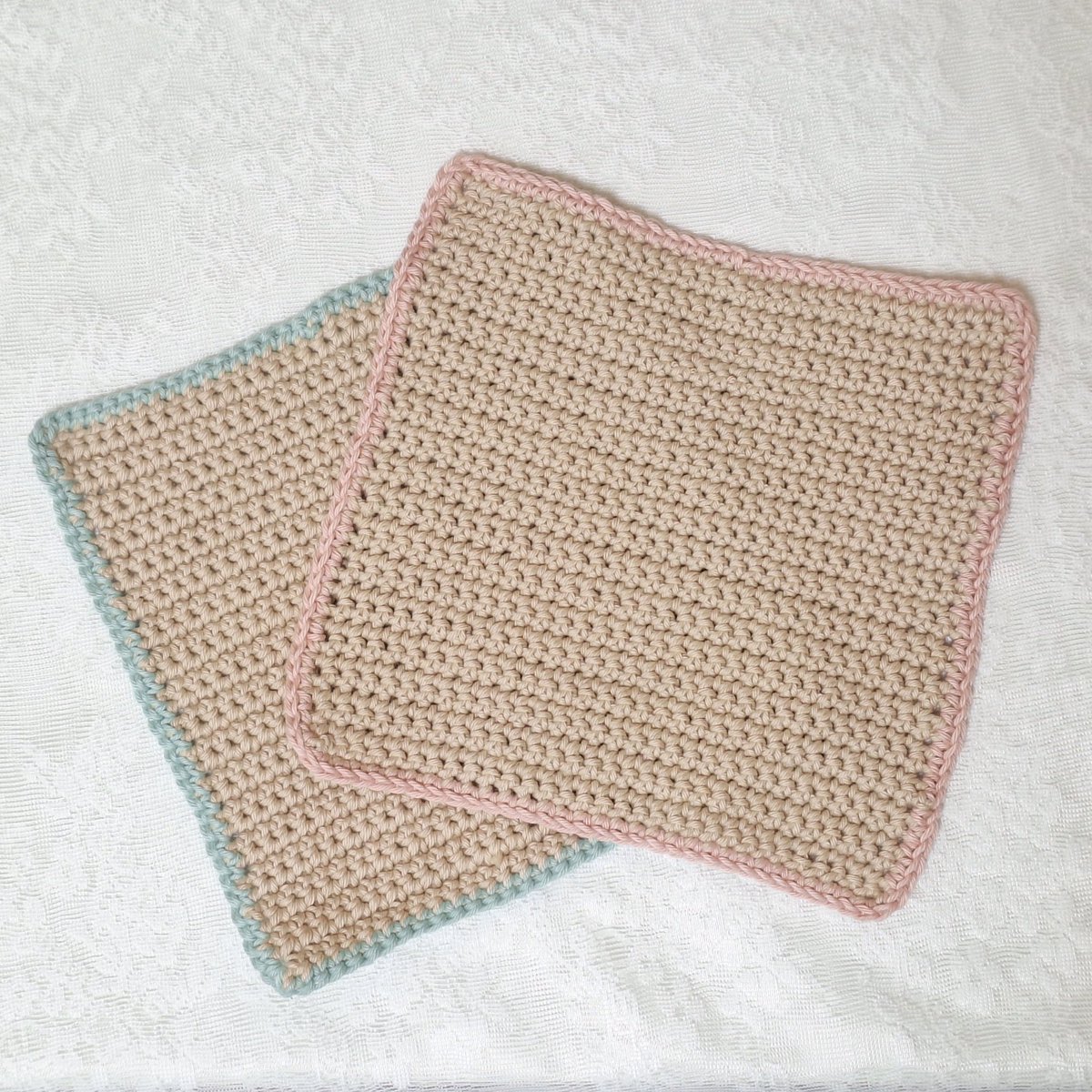 Mito_desuna's tweet photo. 細編みニッタオル🧵
ベージュカラーで落ち着いた仕上がりに

#ハンドメイド  #かぎ針編み  #編み物 https://t.co/k3FHWo4Zpj
