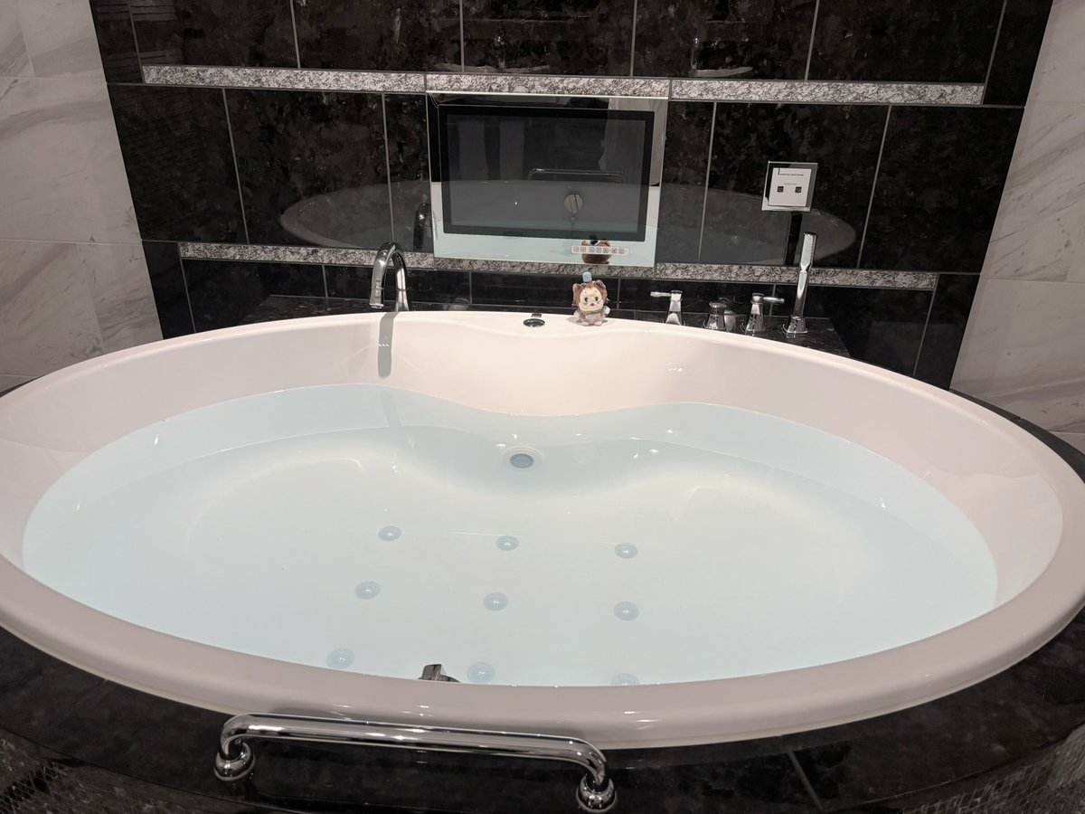 うる♡ tweet media