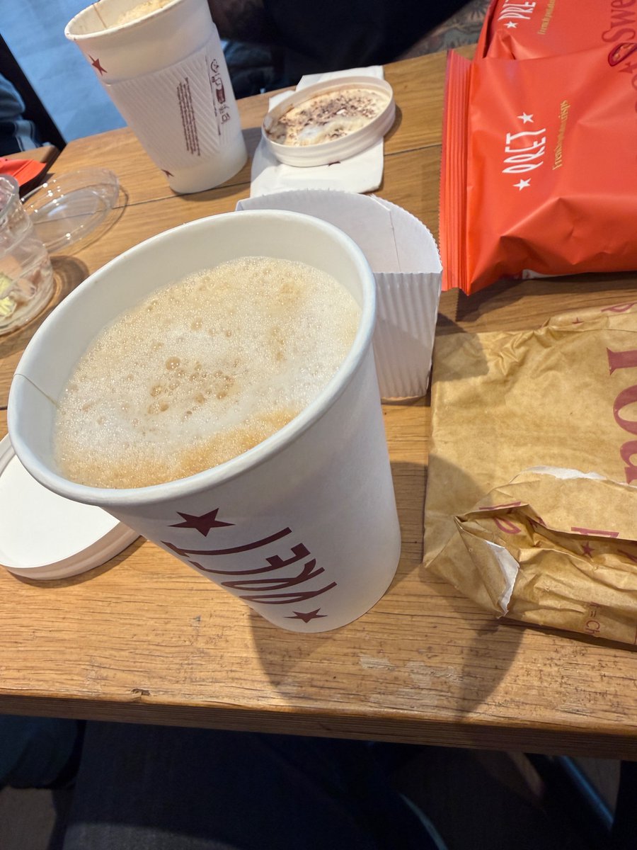 Brokebear25 tweet media