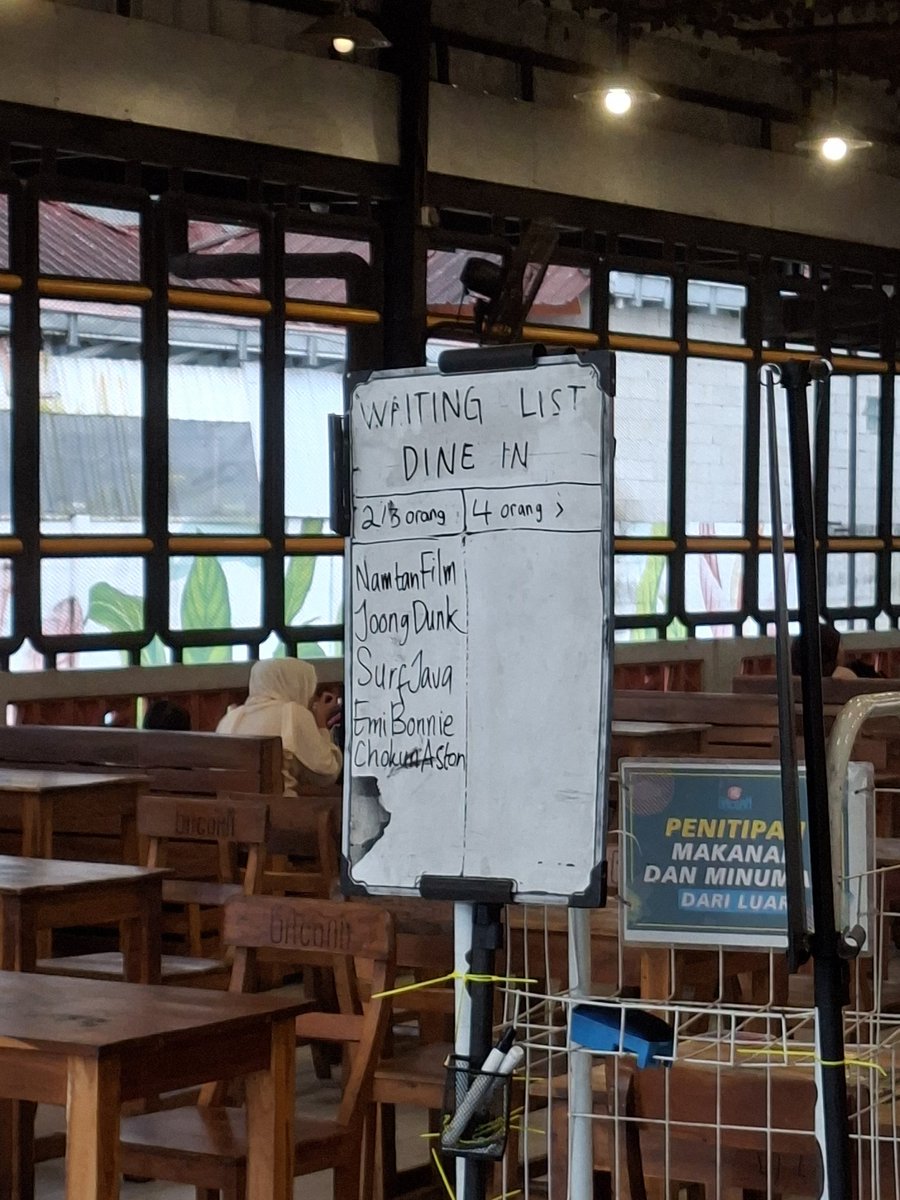 elsa projen❄️🏰🏔️ tweet media