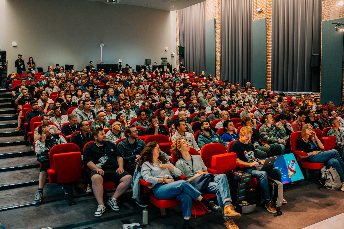 API Platform tweet media