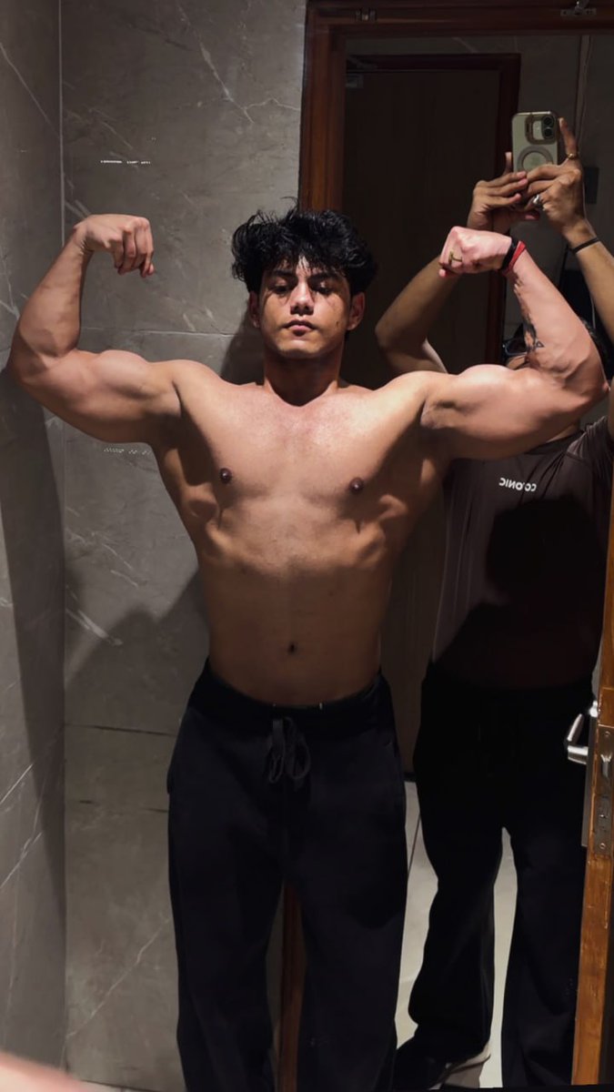 Papi IYKYK 🌚🌝 tweet media