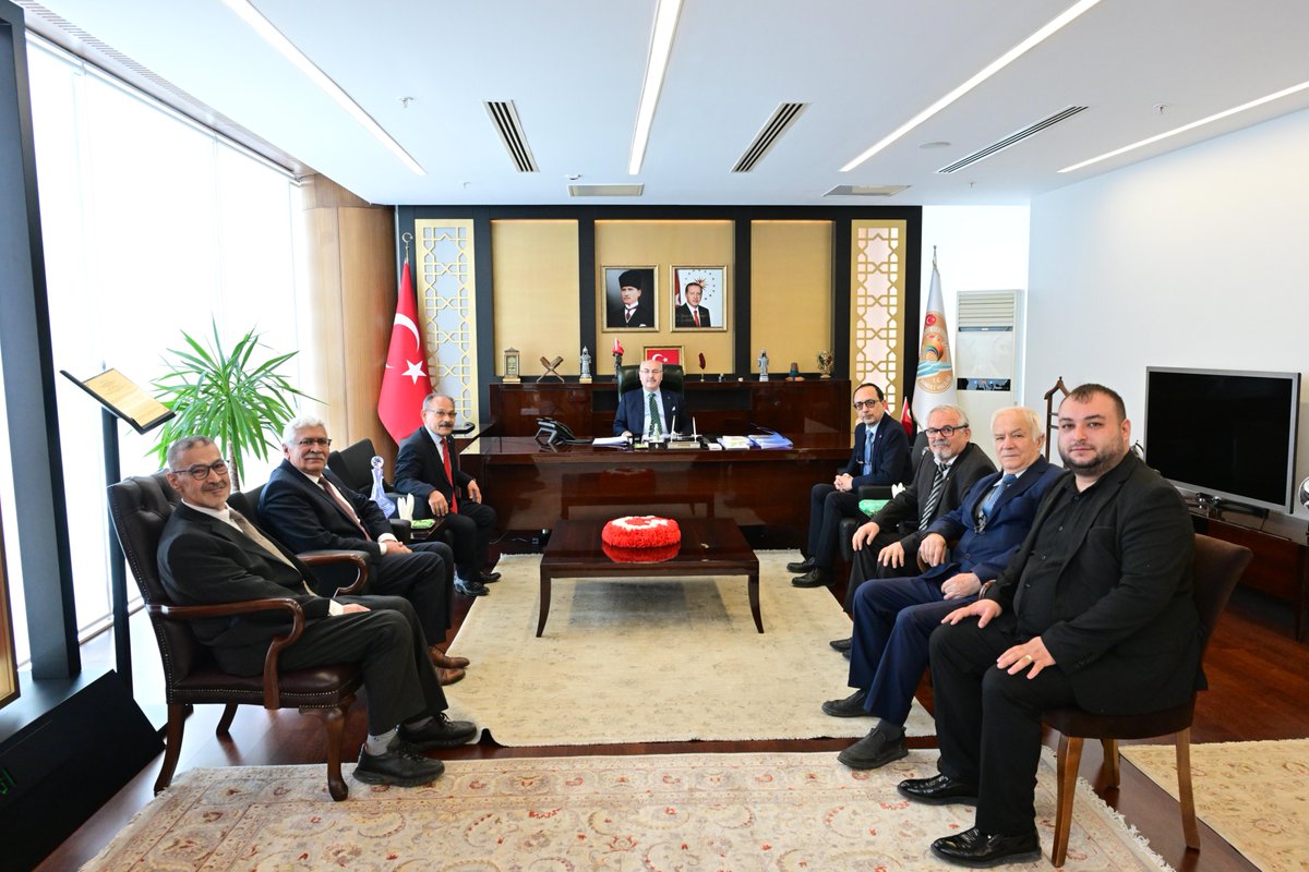DenizliValiligi's tweet photo. 📌 Valimiz Sayın @yskosger, Vatan Partisi İl Başkanı Mehmet Çobanoğlu ile beraberindeki heyeti makamında kabul etti.

📌 Sayın Valimiz, nazik ziyaretleri için kendilerine teşekkür etti. https://t.co/goAcjXAWOF