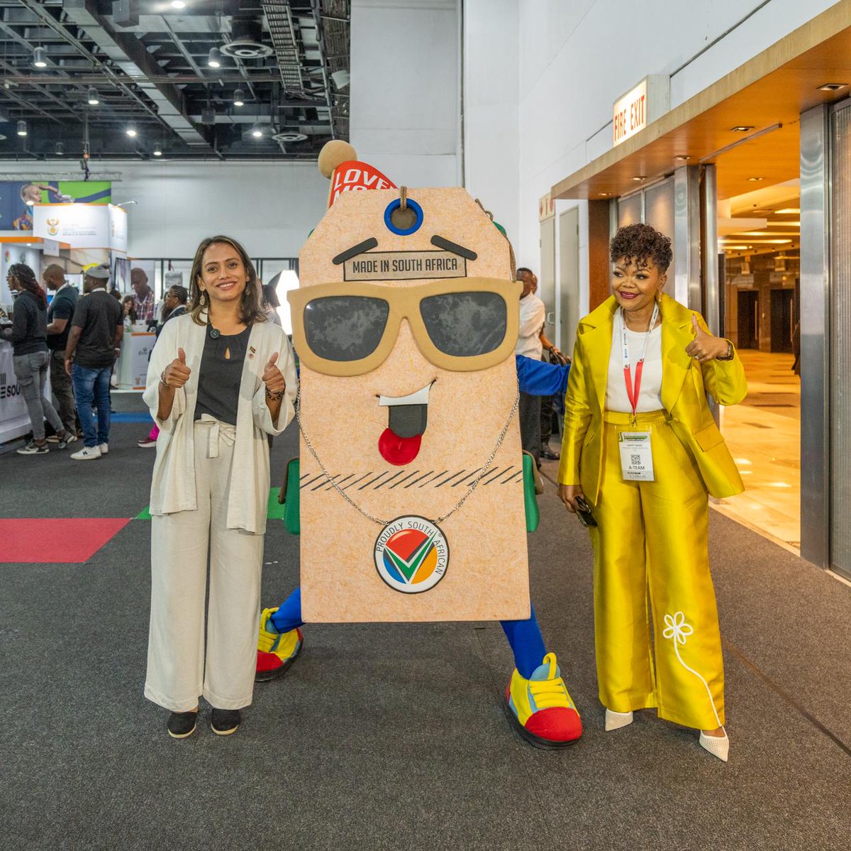 GovernmentZA's tweet image. 📸📸  | Deputy Minister Ms Alexandra Abrahams conducted a walkabout at the Buy Local Exhibition, engaging with exhibitors and learning more about their products and how they contribute to supporting local production and economic growth. 🇿🇦🏭

#BuyLocal #EconomicGrowth