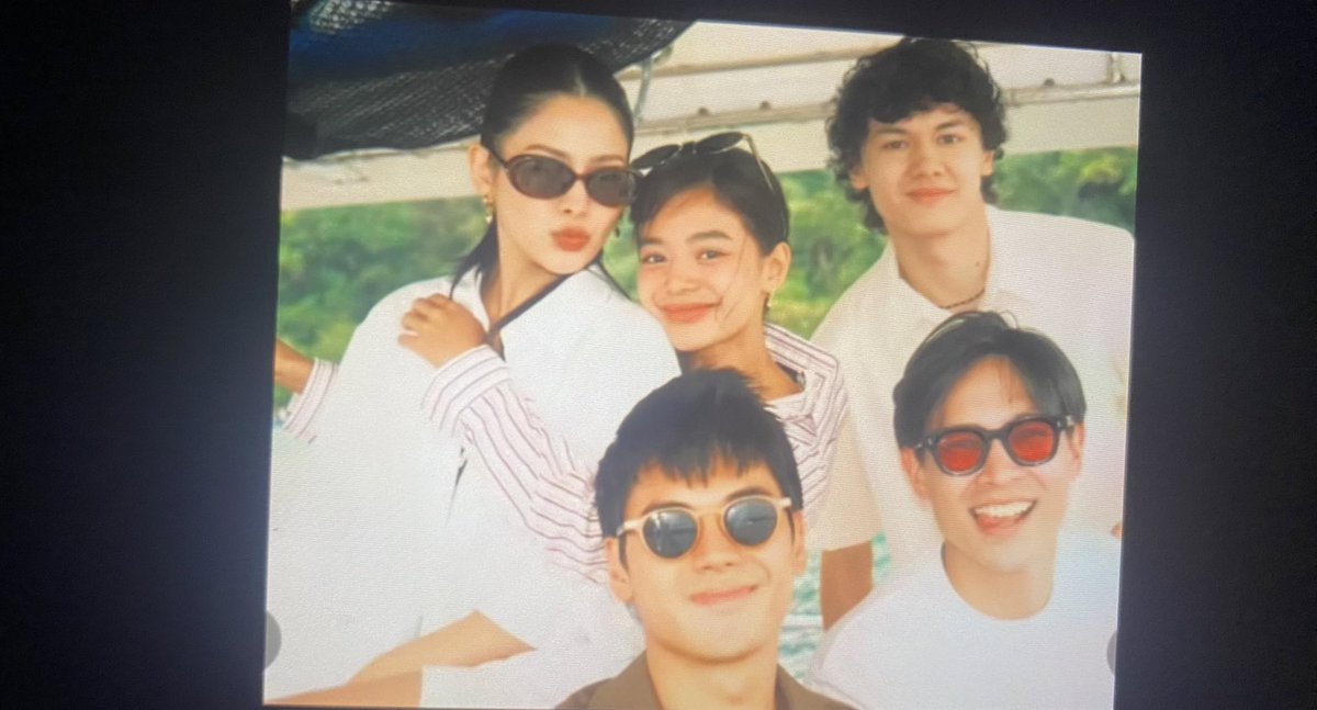 MutyaNSEra's tweet photo. clingy ni @biancadeveraa 
Do u remember that week when B had all the negative attention, both outside and inside PBB? Her duo, AZ, never made her feel like she was being dragged into the issue. Instead, she comforted her and wanted to save her badly. She’s the most genuine. #BiAz https://t.co/6vBBpsb0rz