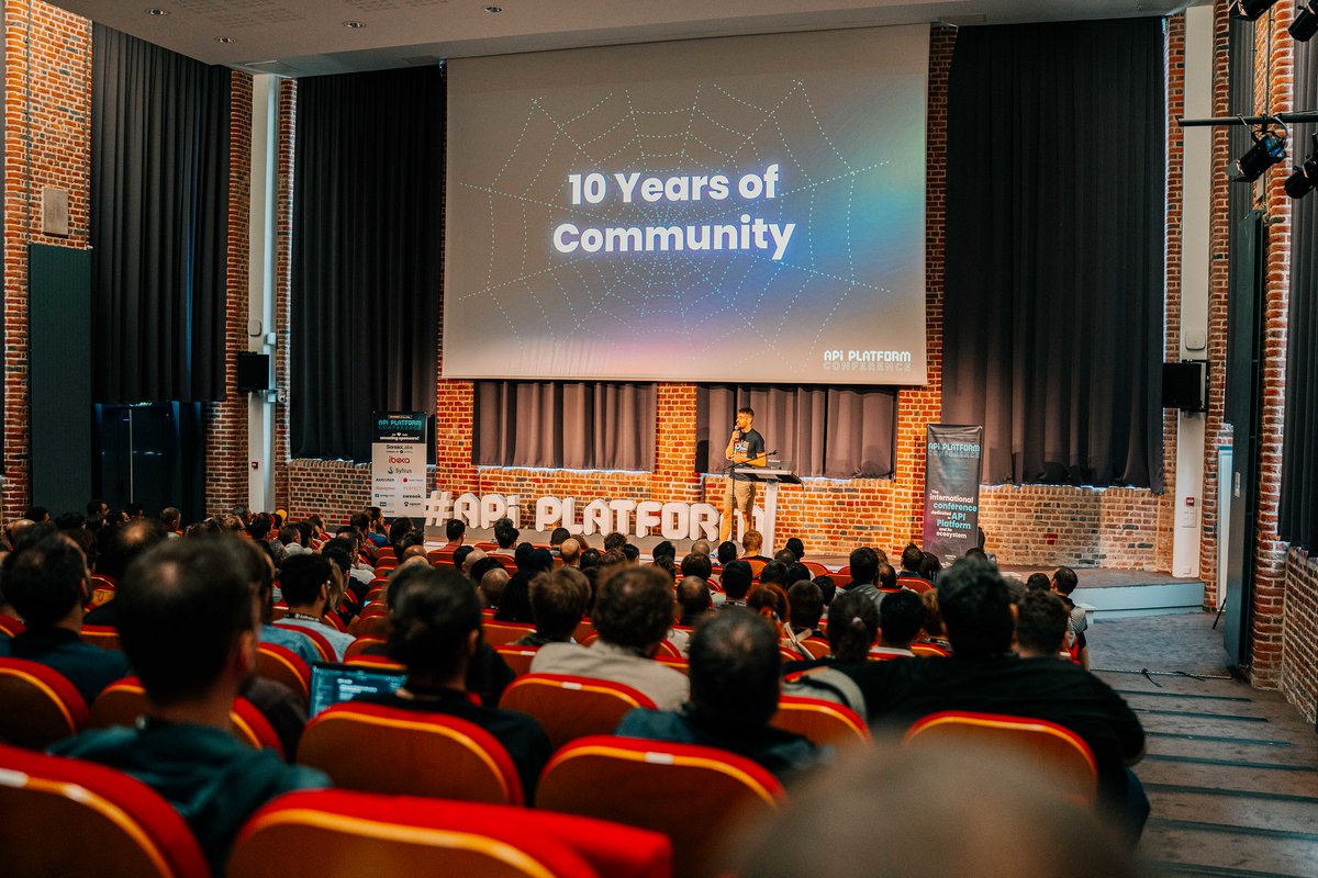 API Platform tweet media