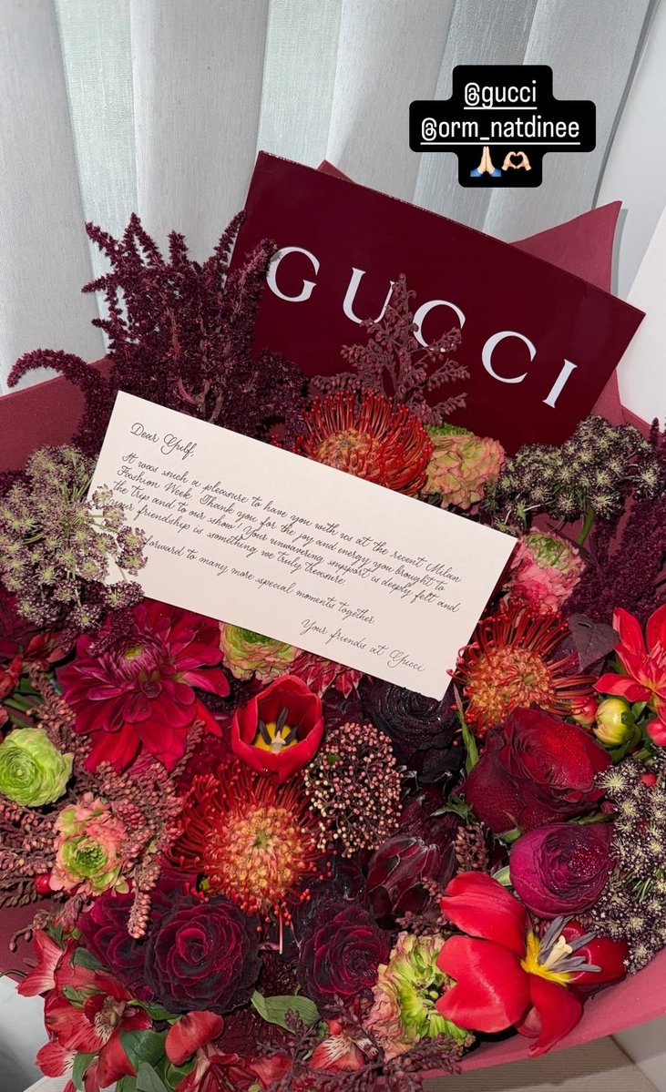 IGs : gulfkanawut

@Gucci ส่งดอกไม้มาให้น้องกลัฟ แสดงความยินดีที่ได้ร่วมงาน #GucciPrimavera ที่ Milan Fashion​ Week 2026 ที่ผ่านมา

 ขอบคุณ​มากๆค่ะ  💚❤️

BA GULF WITH GUCCI FW26
#GULFxGucciMFW26​
#GulfKanawut​ #Gucci
#GuccixGulf​ #MFW
<a href="/gulfkanawut/">gulfkanawut</a>