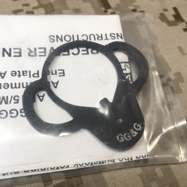 実物GG&amp;Gアンビリアスリングプレートです。
AR系アサルトライフに使用するスリングスイベルプレートになります。
米海軍特殊でHK416等にも使用されたスイベルで、左右どちらにも接続可能なアンビ仕様で利き手を選びません。
（参考画像の物とは年式が異なります）