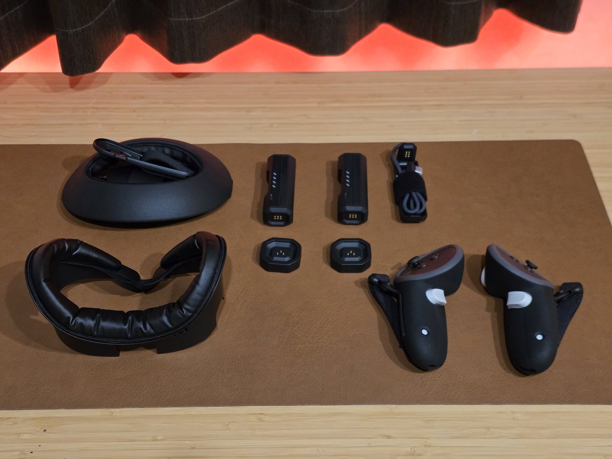 tomoshou_vrc's tweet image. わ！　たくさんのKIWI製品が！！
なんと製品をご提供いただきました！
これから使って少しずつ紹介するね！！✨️

1つ言えるのはこの統一感がたまらない…！！　#KIWIdesign