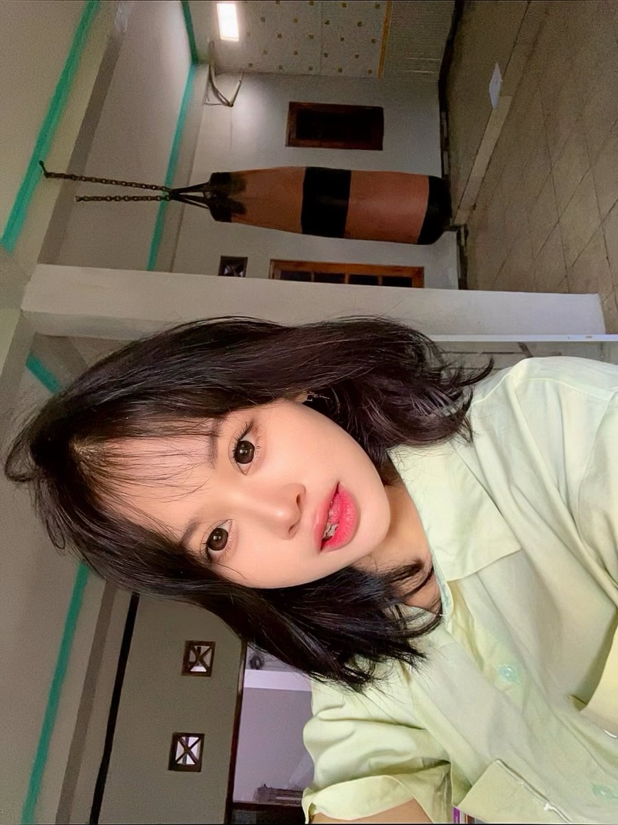 𝑐𝑎𝑙𝑒 tweet media