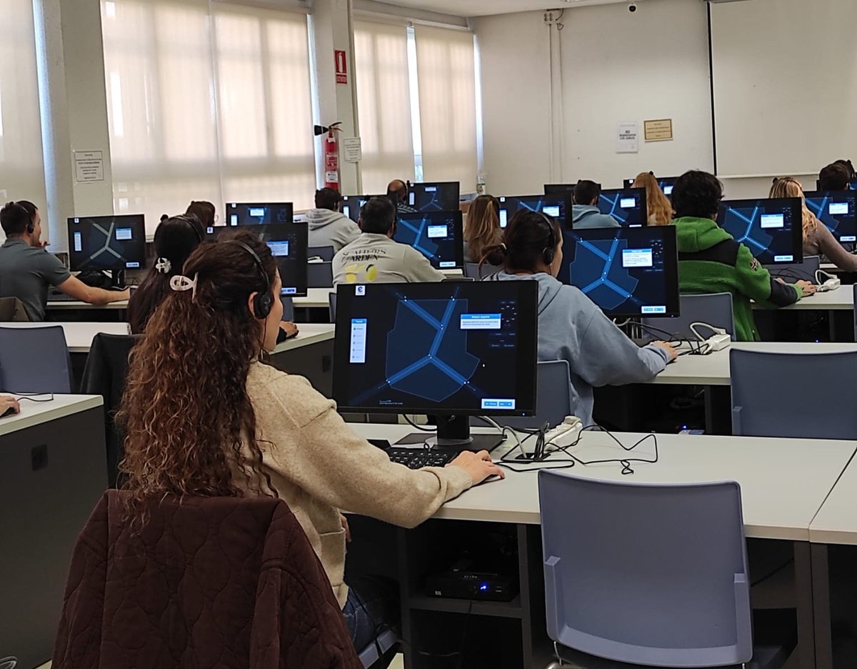 ENAIRE's tweet photo. ✈️ Celebramos la realización de la Fase 2 – Pruebas Digitales (FEAST y PDEA) del proceso selectivo para 149 plazas de #Controlador de Tránsito Aéreo, correspondiente a la convocatoria del 20 de noviembre de 2025.

📍 Del 13 al 19 de marzo, los aspirantes realizan estas pruebas en #Madrid.

🍀 ¡Mucha suerte a todos los participantes!

#EmpleoPúblico @transportesgob