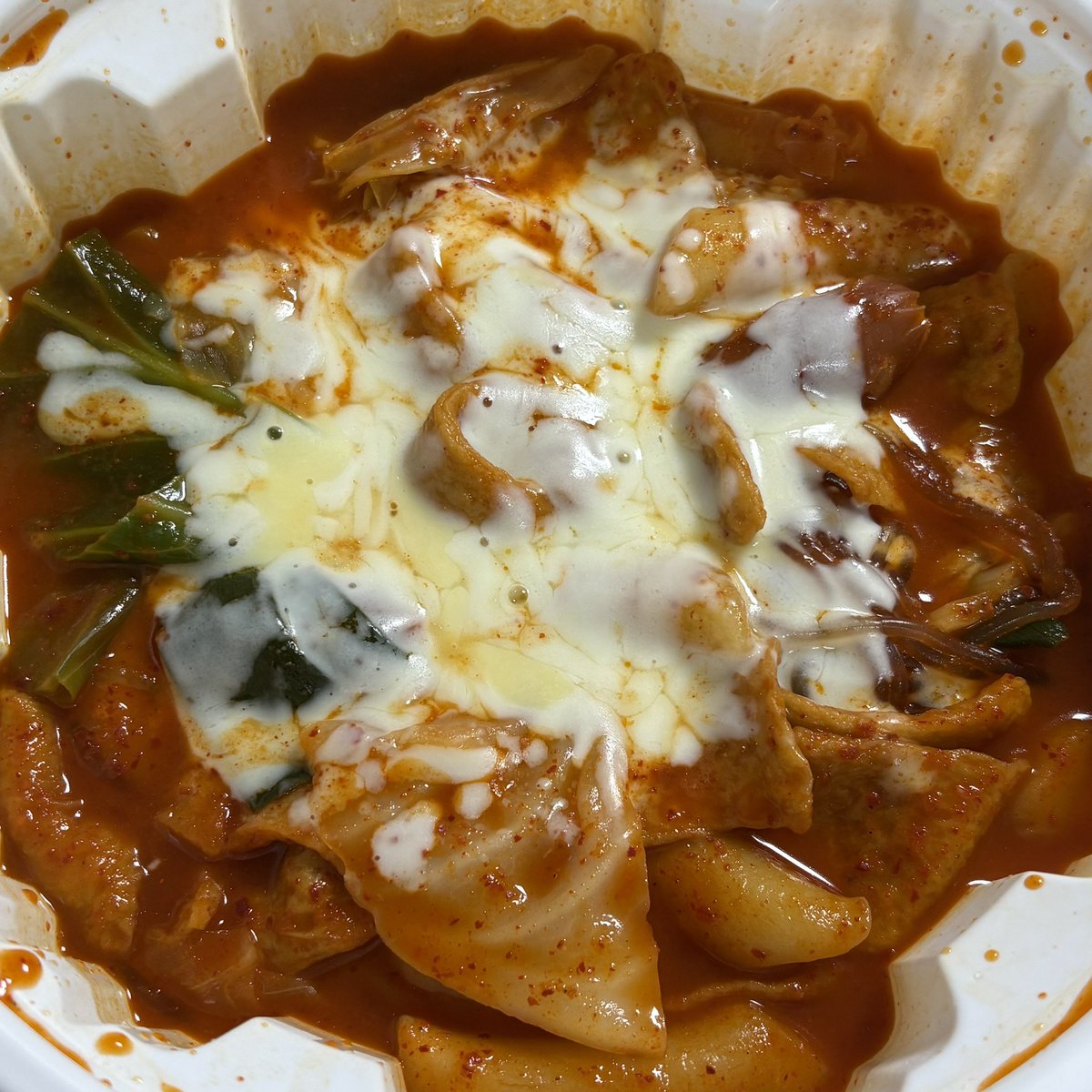 #호두밥 

오랜만에 엽떡 먹었서여 
양배추랑 당면 추가‼️‼️ 

중당말고 기본당면 시켰는데 
양념 쫙 배어있어서 눈 뒤집힘 🙄

엽떡 언제 안 맛있어져?