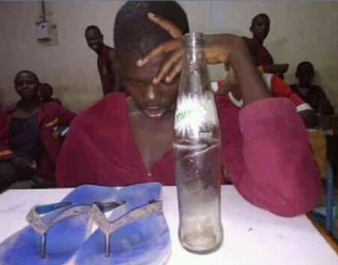 KE_MrBlack's tweet photo. Pale highschool ukijaribu kulala kidogo https://t.co/pXOo7e8J5Y