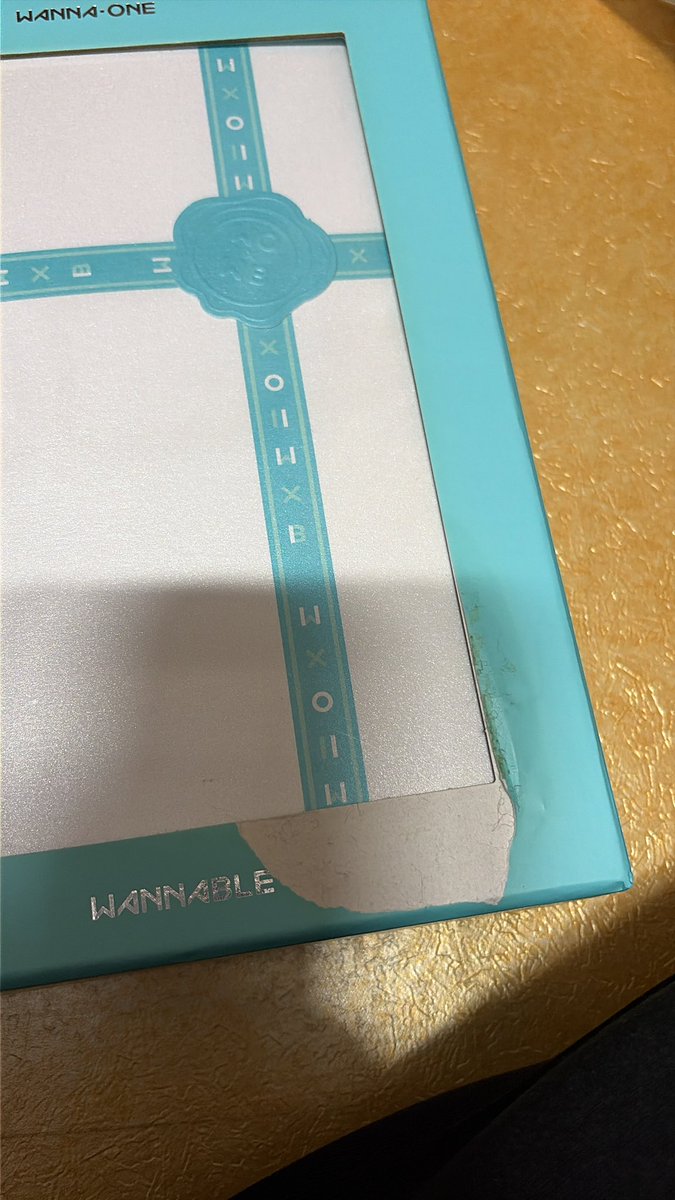 exexoal's tweet photo. 워너원 워너블 키트 택배비 5천원만 받고 나눔합니다. 팬클럽 카드는 제외입니다. 상자에 찢어진 부분 있어요.
wannaone wannable kit https://t.co/EPYu0UoPZo