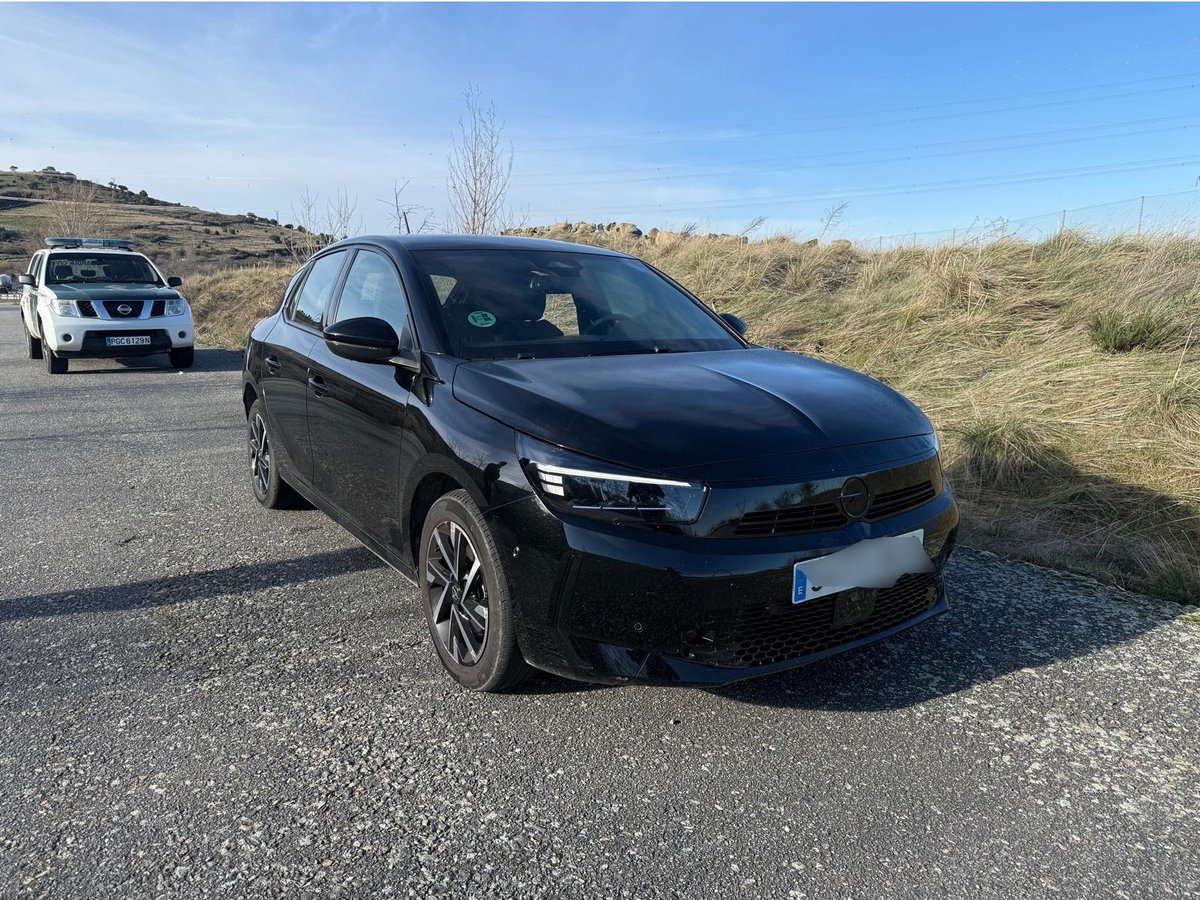 GCSegovia062's tweet image. 🚨 Detenido en la N-603 (Otero de Herreros) un varón de 48 años, residente en Sevilla, tras localizar en el vehículo de alquiler en el que viajaba, 14,5 kg de hachís y 300 g de cocaína. 
#UOPJ #EDOA #SeguridadCiudadana