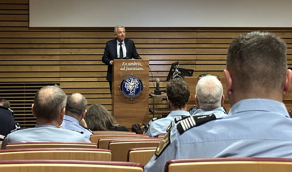 UNPJ_GN's tweet image. Criminalité organisée : l'UNPJ et l'Office national antifraude (ONAF) unissent leurs forces 🤝

Face  à une criminalité organisée dont l'ADN est en mutation, l'Unité nationale de police judiciaire et l'#ONAF  adoptent une même méthode : l'anticipation.

#Coopération