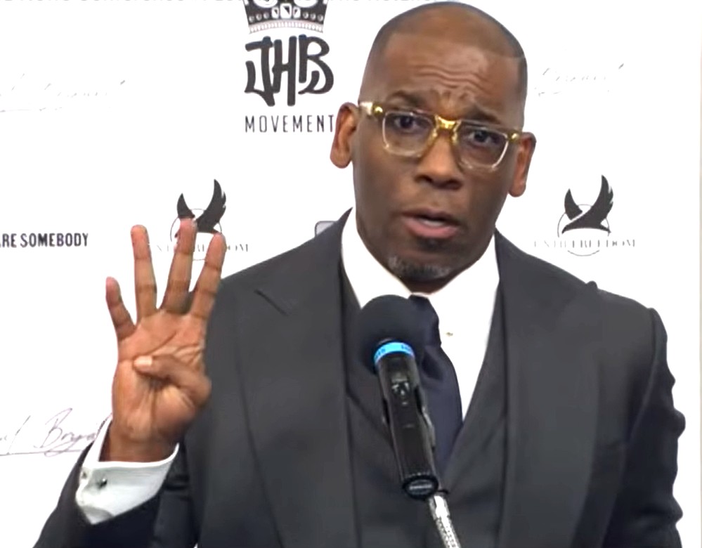 afronews's tweet image. Rev. Jamal Bryant’s announcement ending Target boycott met with fierce criticism 
By D. Kevin McNeir, Special to the AFRO 
ow.ly/C87t50Yuyjw

#targetboycott #diversitymatters #blackleaders #faithledprotest #corporateaccountability