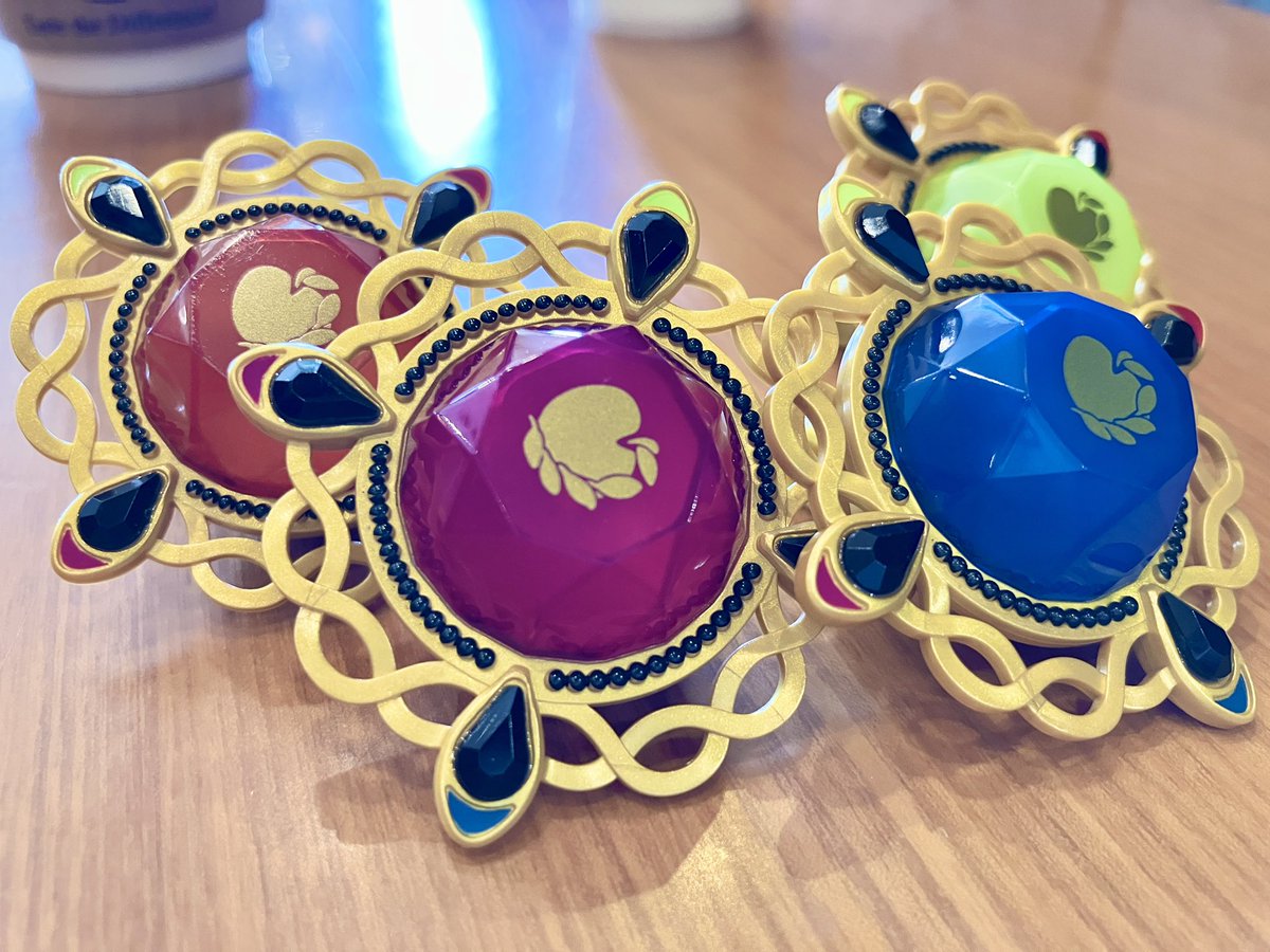 スタライ幕張公演おつかれさまでした！あんスタ始めてまだ間もないド新参ですがめちゃくちゃ楽しかった…じんわり感動しちゃった、、これが10年の重みか…😭コールがラブすぎたし好きな曲たくさん増えた〜