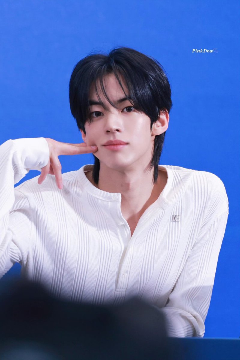 inonuary's tweet photo. sayangku paling perfect, yang berisik tuh remahan ompreng mbg. jangan takut berteman ya, itu yang berisik tuh gak punya teman makanya pada gitu, alay emang https://t.co/ZT078gH6Ck
