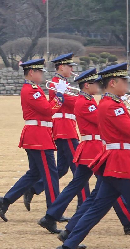 겸일병님 <a href="/yugyeom/">김유겸</a>
화랑의식 나오면 하트눌러주ㅕ요 

다른분들은 누르지말고요 
알림오자마자 설레서개띠어왓다가
실망하면 뒷목잡고 쓰러질고임...