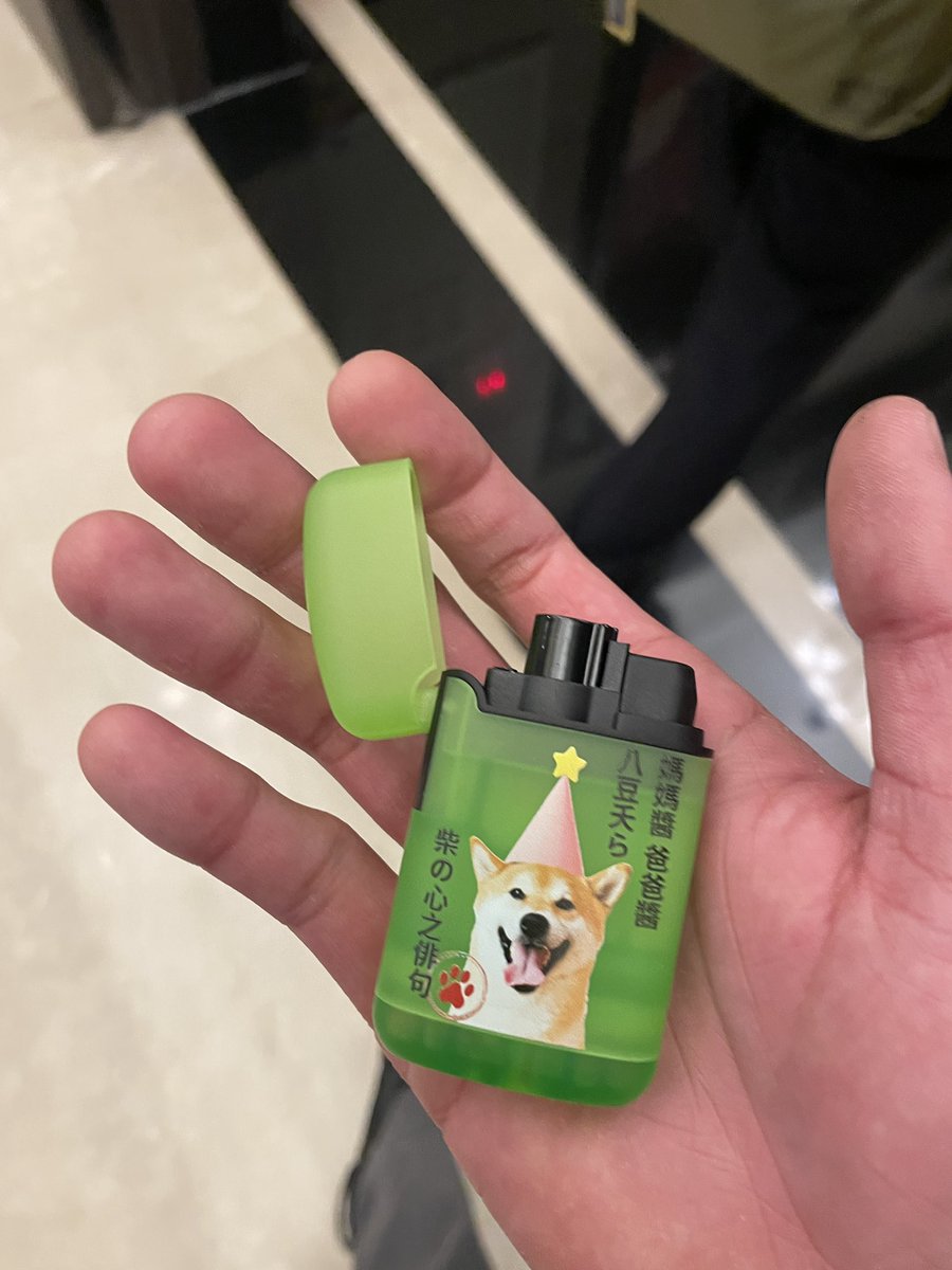 ビッキー tweet media