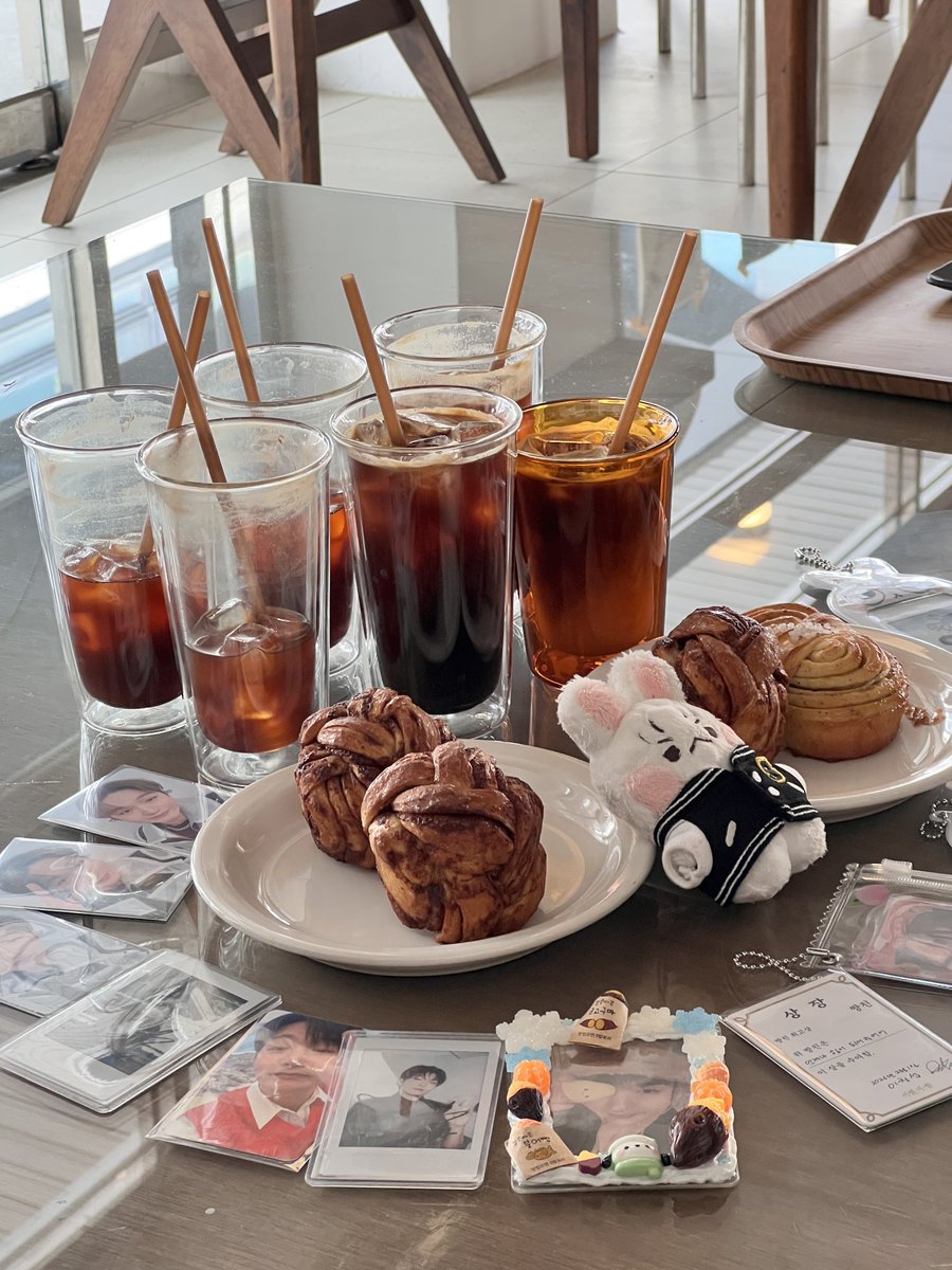 Hyeny___'s tweet photo. 250314-15 그가 없는 한국에서 짱친 모임 ✨

🍽️ at the end 카페 
🍽️ 쇼텐 영통점 

2달 내내 푸딩앓이하다 
결국 전국투어 뒷풀이로 이제야..💕
마침 카페도 앳디엔드.. 어케 안가는데요…..

한번 꽂히면 끝을 보는듯 ㅋㅋㅋㅋㅋㅋㅋ
후토마키 세개랑 푸딩 11개 푸파하고옴..✨
또 봐용😘 https://t.co/Vk2CCJm0ZG