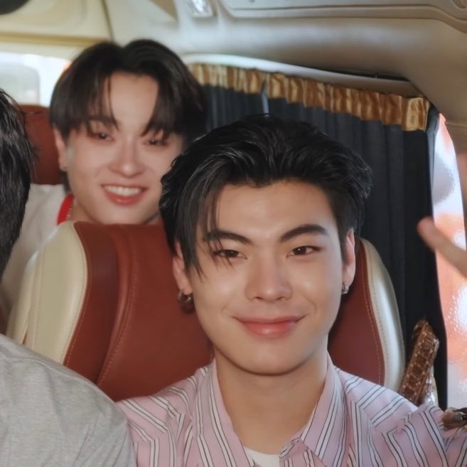 หน้าชัดหลังน่ารักค่ะ

#ท่านโปรดคลื่น #theewave