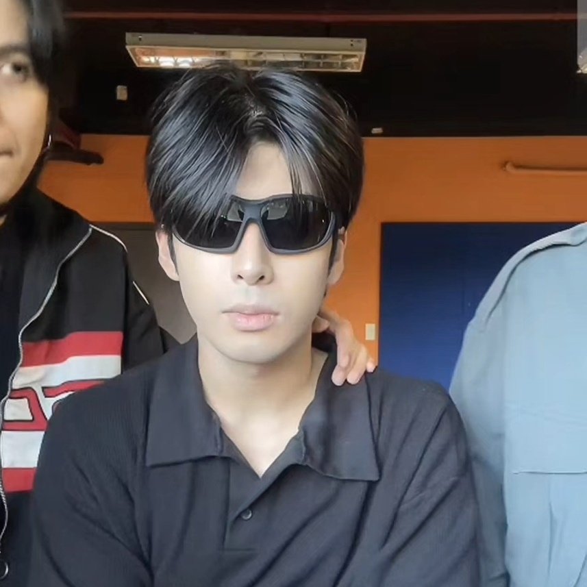 𝒆𝒗𝒂 ;༊ tweet media