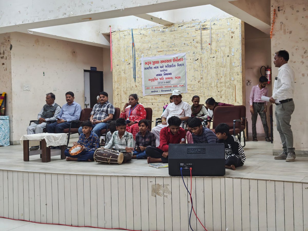 ભરૂચ સ્થિત ડો. બાબાસાહેબ આંબેડકર ભવન ખાતે અનુસૂચિત જાતિ નિયામકની કચેરી અને વિજય ભારતી સંસ્થા દ્વારા 'જિલ્લા સમરસતા સેમિનાર' અને 'આંતરરાષ્ટ્રીય મહિલા દિવસ'ની શાનદાર ઉજવણી કરવામાં આવી.

@cmogujarat
<a href="/InfoGujarat/">Gujarat Information</a> 
<a href="/ddobharuch/">ddobharuch@gmail.com</a>

#Bharuch