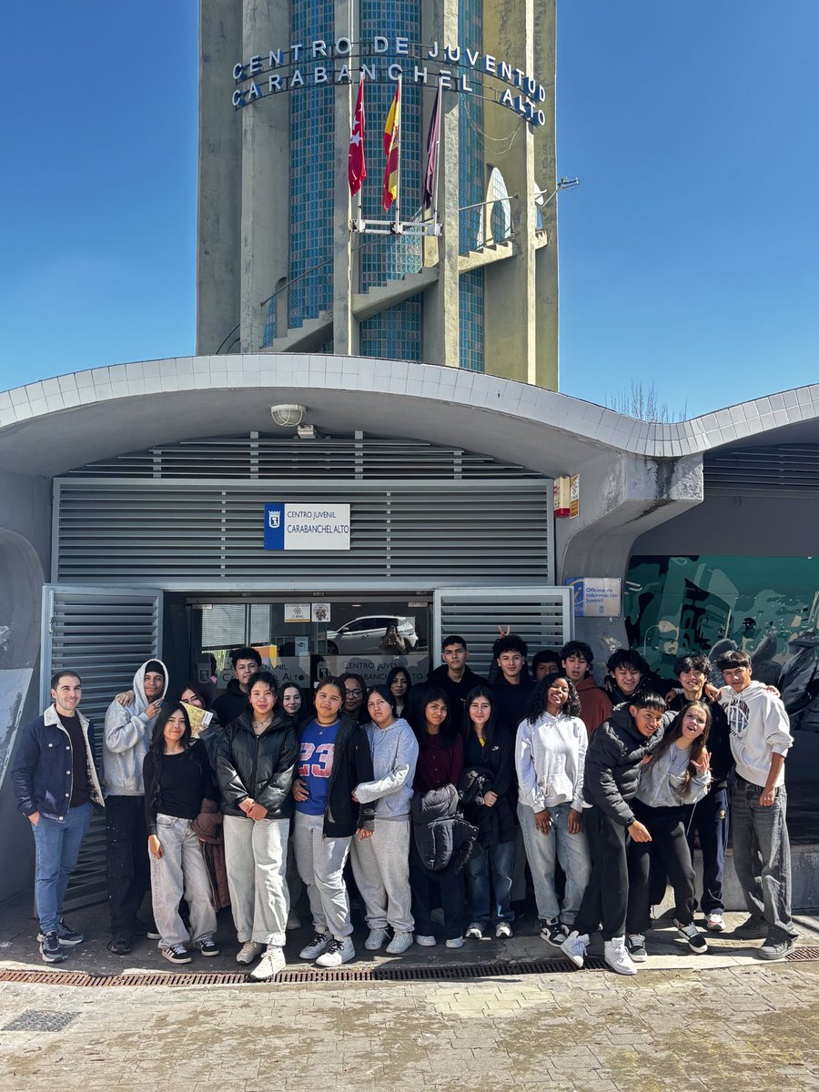 StaMMicaela's tweet photo. 4° ESO han descubierto las ventajas del centro juvenil: juegos, ordenadores, carnet joven...
#colegioshhcc 
#educaciónvicenciana 
#centrojoven https://t.co/CM9RpNW2dd