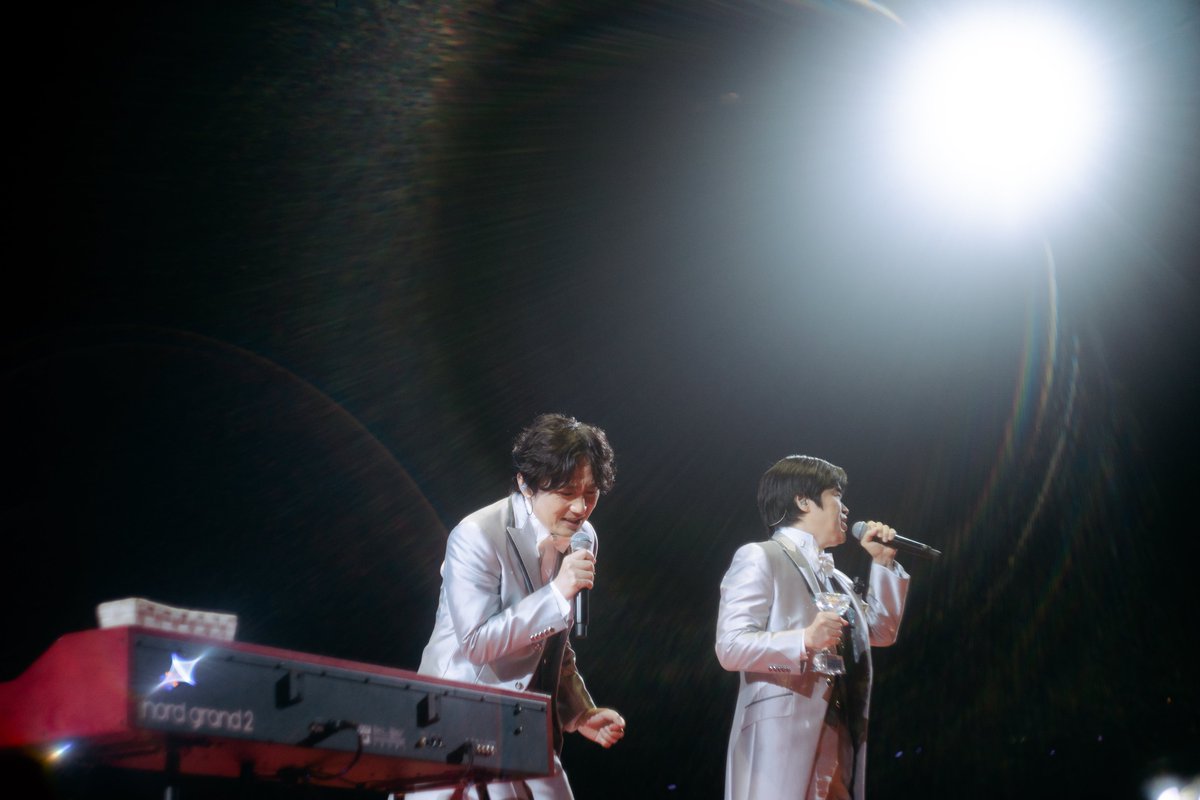 oricon's tweet photo. いきものがかり、デビュー20周年
2日間にわたる初主催フェス閉幕🎵

上白石萌音、ベッキー、JUJU
アイナ・ジ・エンド、スキマスイッチ
バカリズム、ロバート秋山…など
豪華ミュージシャン＆芸人が祝福💐

📸ライブレポ＆写真41枚
https://t.co/pcGlc1lGPc

 #いきものがかり https://t.co/iafwzo0ATO