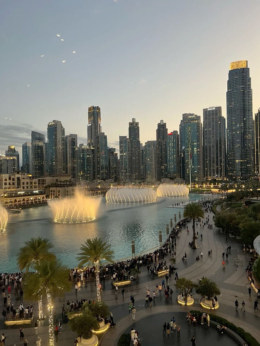 wafaalsuwaid's tweet photo. الصمود حين يطول يصبح تاريخاً. 

وحين يشتد يصبح كرامة .

وحين ينتصر يصبح عيداً.

اياماً معدودات وتحتفل الامارات بعيدين:

عيد الفطر 🌙 
وعيد الصمود 🇦🇪 
لشعب كريم وقائد حكيم ❤️
#الامارات_العربية_المتحدة https://t.co/KaFTSZcWDe