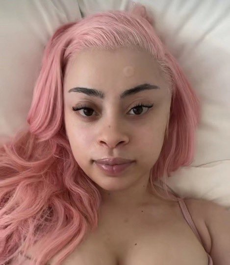 Thootie SZN 🌸 tweet media