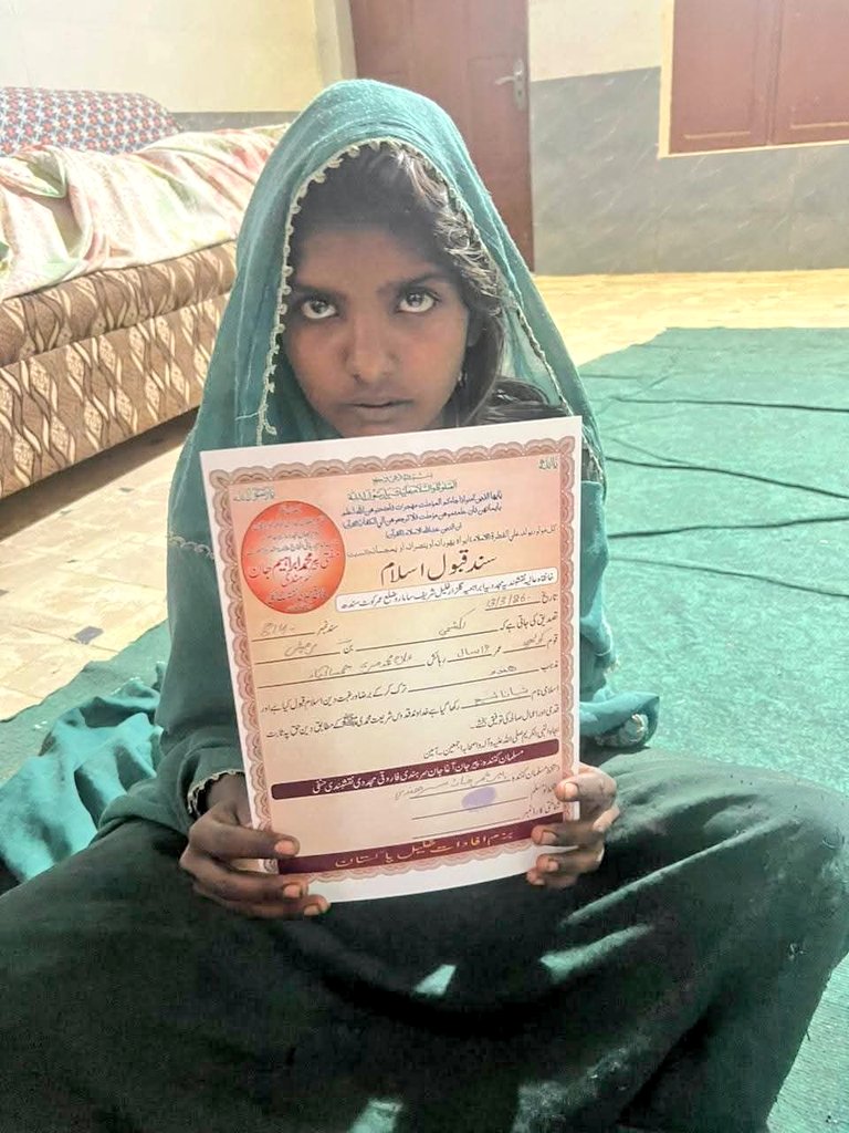 BeingHuman6767's tweet photo. Ye ankhen bata rahi hain ke Pakistan ka nizam kitna zaalim hau
Apki adate dekh kar hamra rooh rota hai
𝗦𝗲𝗲𝗶𝗻𝗴 𝘆𝗼𝘂𝗿 𝗮𝗰𝘁𝗶𝗼𝗻𝘀 𝗺𝗮𝗸𝗲𝘀 𝗼𝘂𝗿 𝘀𝗼𝘂𝗹 𝗰𝗿𝘆.
#StopForcedConversion of Minor hindu Girls https://t.co/E5oL6wHnav