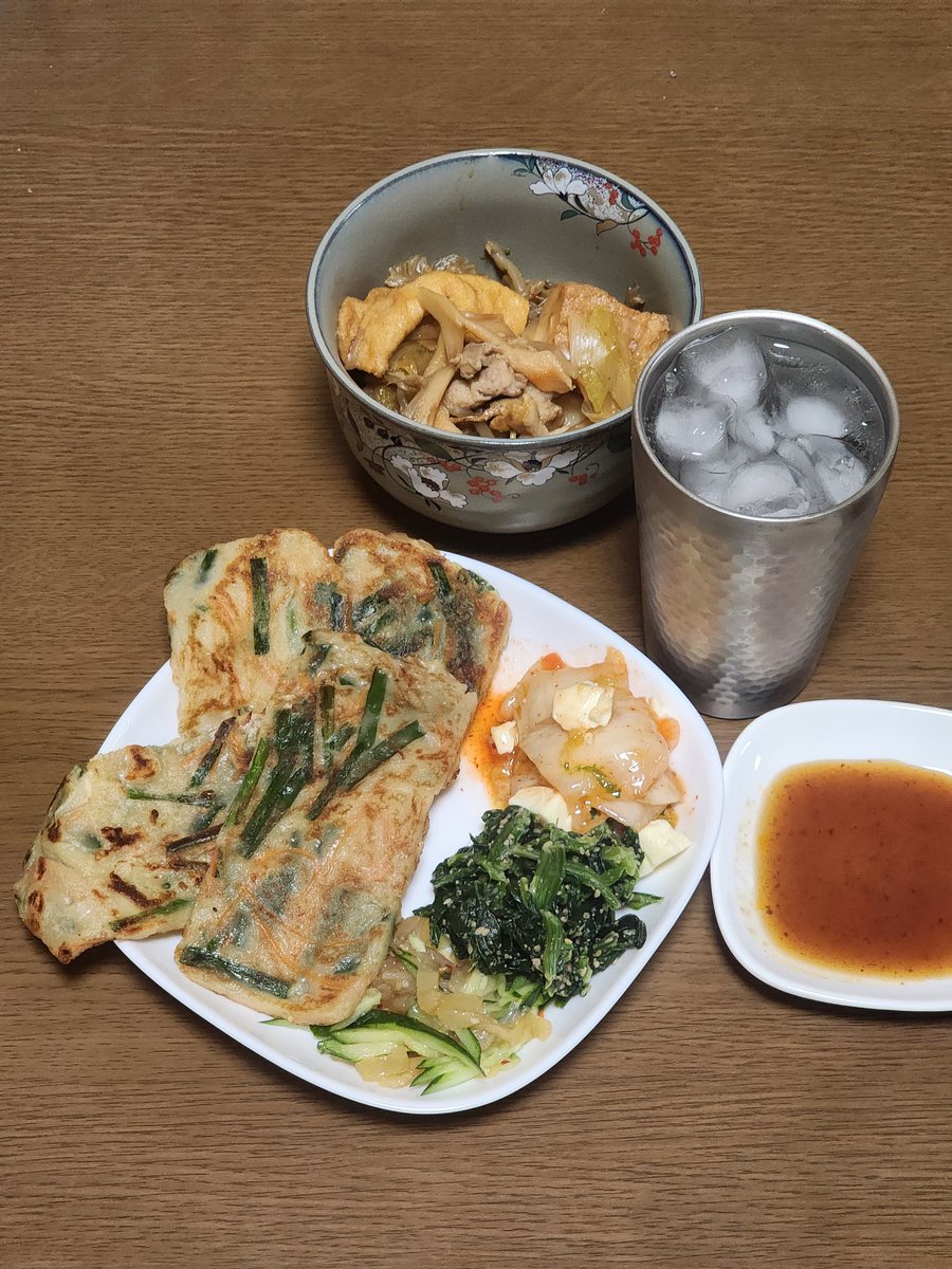 キノコ増し増し赤から鍋と
ベニマルで買ったチヂミで乾杯！！