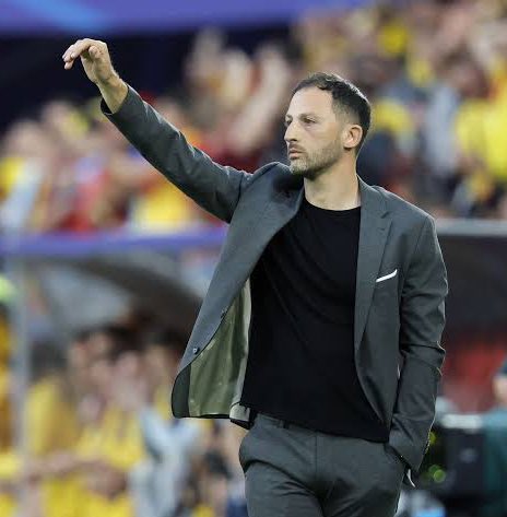 Tedesco, Yıllardır müzene koyamadığın, hasret kaldığın o kupayı, üstelik finalde ezeli rakibini yenerek müzene koydu mu? Koydu!

Peki bu adam ilk göreve geldiğinizde size gelip: 'Benimle diğer yönetim anlaşmıştı, eğer çalışmak istemiyorsanız görevi bırakabilirim,' dedi mi? Dedi!