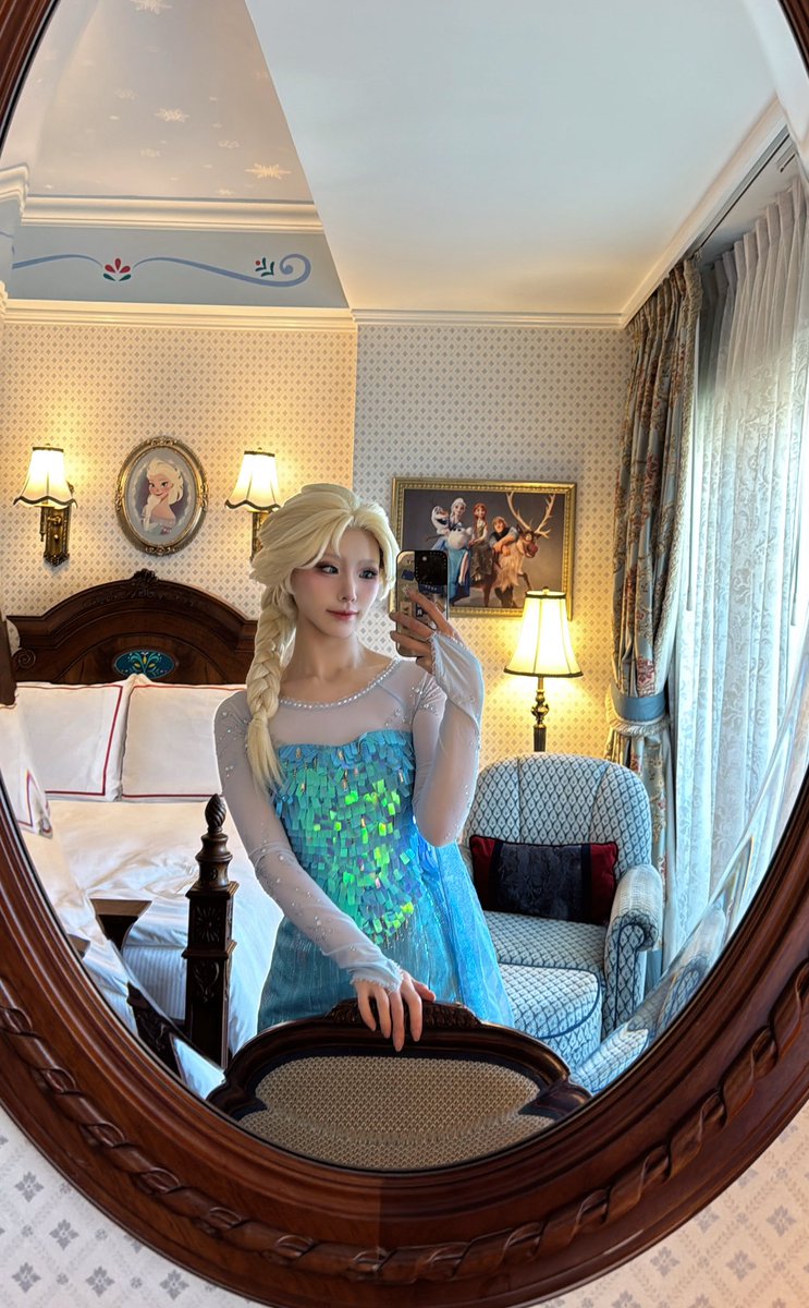 mizka_cos's tweet image. ⚠︎仮装/cosplay  #Frozen 

香港ディズニーランドホテル🇭🇰
キングダムクラブ・フローズンスイート❄️

アナ雪スイートルームについてくるアフタヌーンティー🫖✨
家具から枕カバー、お部屋の細部に至るまでアナ雪づくしで幸せ空間でした🙂‍↕️🙂‍↕️

#みづとりっぷ