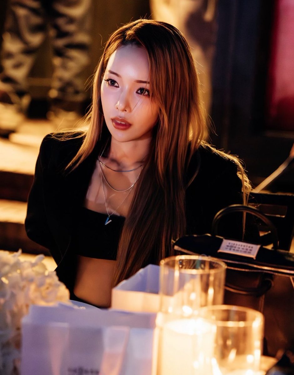 KARD_Charts's tweet photo. SOMIN revealed that she has already finished recording the music video for her solo debut and that her 1st EP will have 6 songs!

SOMIN SOLO DEBUT
#KARD #카드 #SOMIN #전소민 https://t.co/WpEH5ezmOo