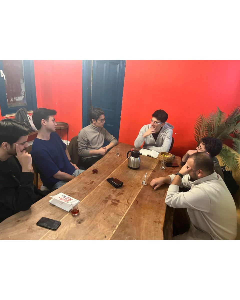 AGD İstanbul Üniversitesi İktisat Fakültesi Teşkilatı olarak Mark Twain’in "İnsan Nedir?" kitabını tahlil ettik. İradeyi, vicdanı ve insan fıtratını tartıştık.