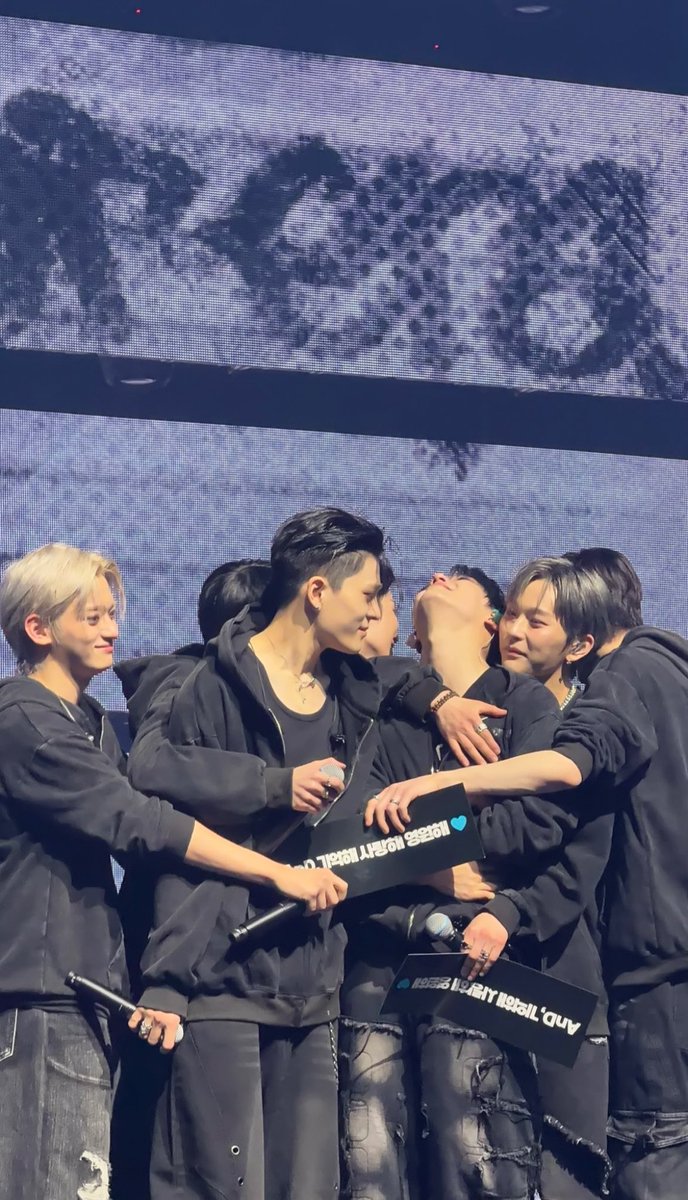 rnswnswps's tweet photo. 휘브가족 ♡♡

#WHIB #휘브 #GO_UP_Our_era
#UGEON #유건 #LEEJEONG #이정 https://t.co/rPP2zEXDi4