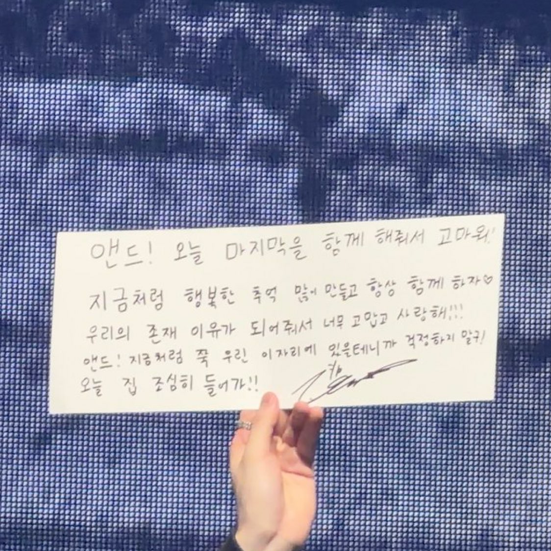 rnswnswps's tweet photo. 휘브가족 ♡♡

#WHIB #휘브 #GO_UP_Our_era
#UGEON #유건 #LEEJEONG #이정 https://t.co/rPP2zEXDi4