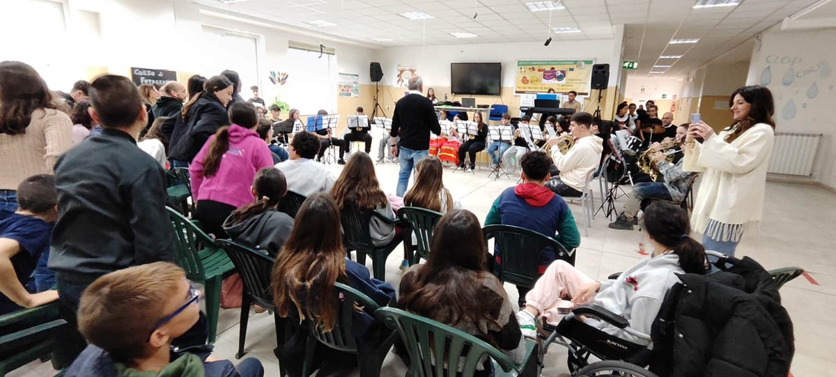 IES Manuel de Falla tweet media