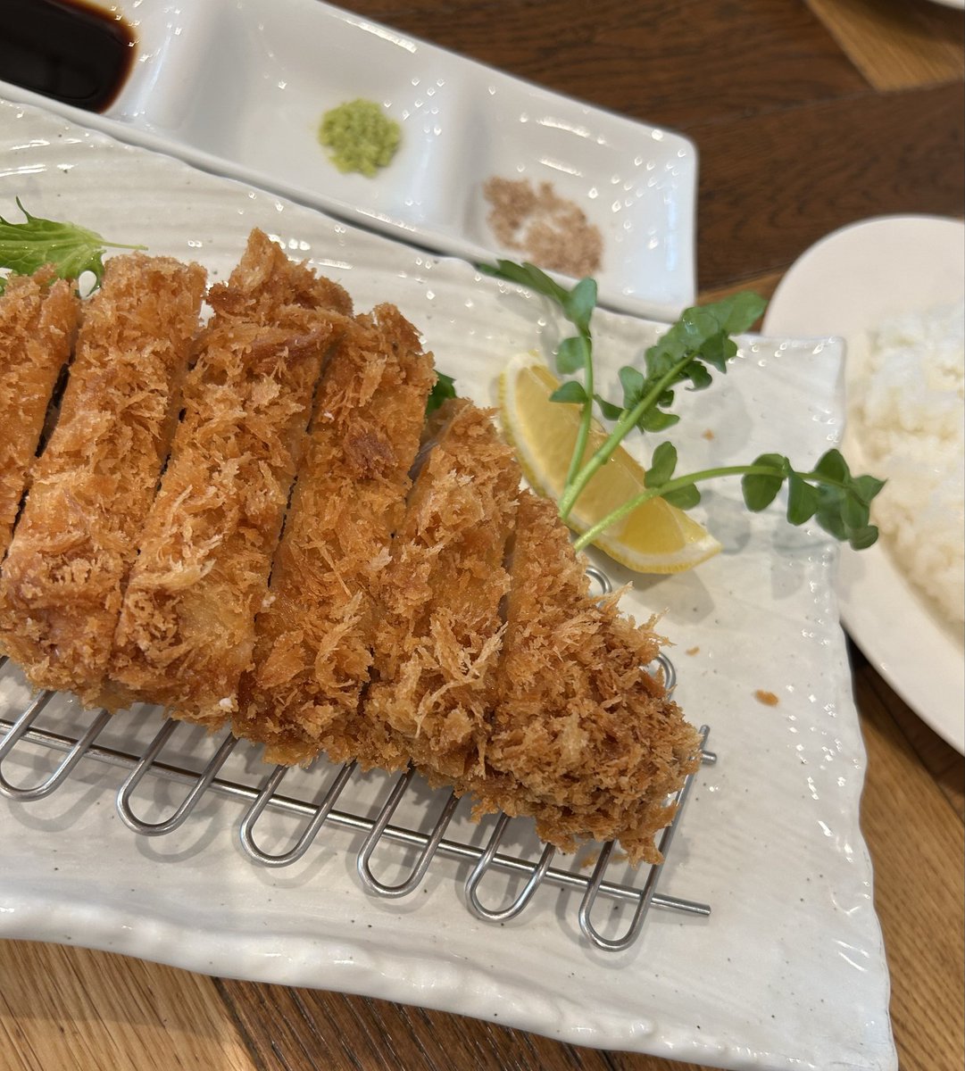 MAkuntter's tweet photo. SGP食べてお土産にSGP買って限定いちごジュース飲んで
御朱印頂いて
焼き団子食べた1日🍓
＃サイボクハム
#狭山八幡神社
＃武蔵屋焼きだんご https://t.co/3MTkjHW8gy