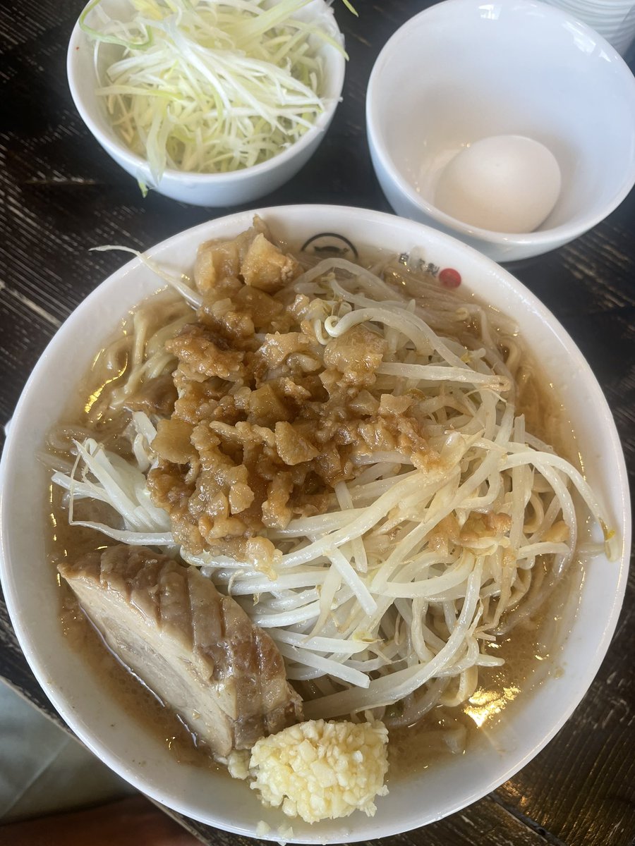 DB_fuGta's tweet photo. 豚のオオモリ製作所西川田店
(栃木県宇都宮市西川田)
豚そば　大300g  1100円
白髪ネギ　150円
生卵　100円

#G系
#二郎系
#ラーメン
#ramen https://t.co/vTRaPhI6NY