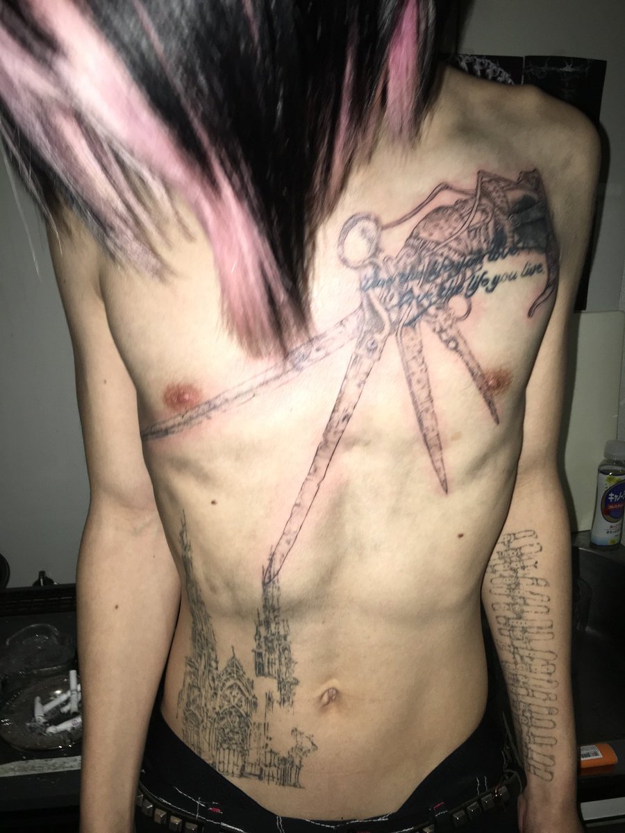 とむら tweet media