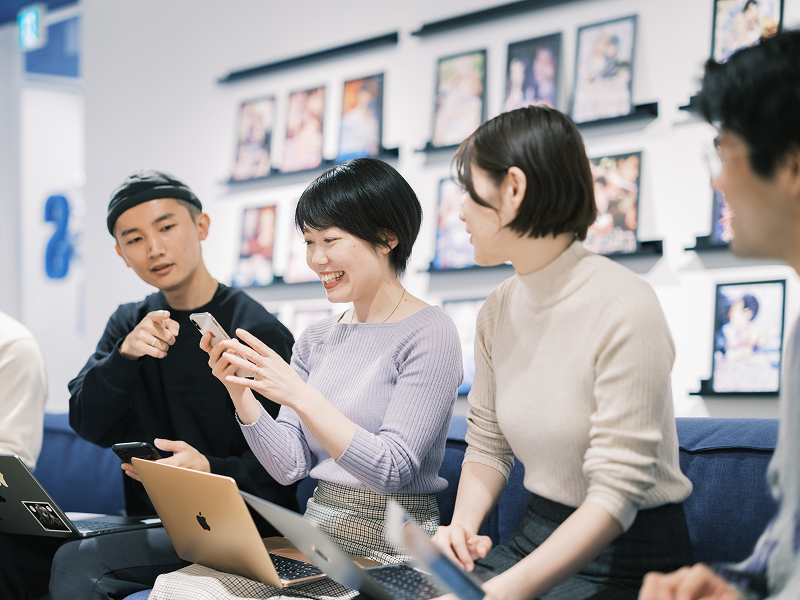 面白いは感覚じゃない

読者がページをめくる理由を
1コマ単位で言語化する

「なぜこの感情が動くのか」
「なぜここで止まるのか」

その問いを、作家さんと一緒に
日々繰り返す

#漫画編集者の現場