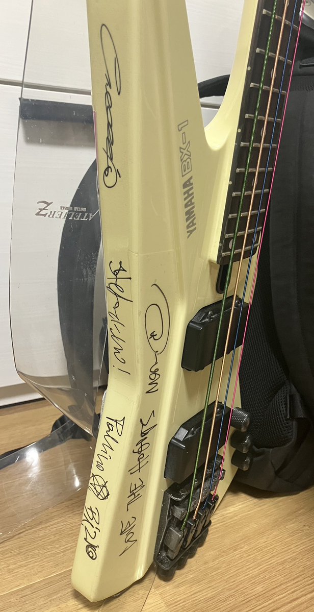 SEMPREFRESKI JAPANツアーファイナル下北最高だったすね…。改めて奇跡の来日が実現して、見るだけじゃなくて共演できて、友達になれて最高のツアーでありました…余韻余韻。。終わって寂しすなあ…(´・ω・`)ｼｮﾎﾞｰﾝ 俺たちのセンプレと首謀者GOD大澤に宇宙規模の大感謝を！！！！