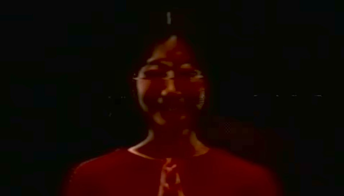 『放送局に届いたある映像 Tape.9 色とりどりの世界』をYouTubeで鑑賞。これまで届いた映像の核心に迫る最終回、唐突に明らかになる事実に困惑しましたが、そこから更に混迷してゆく展開に惹き込まれ...赤いフィルター越しに見える真相と暗く深い闇、多くの謎と後味の悪い余韻が残るラストでした。