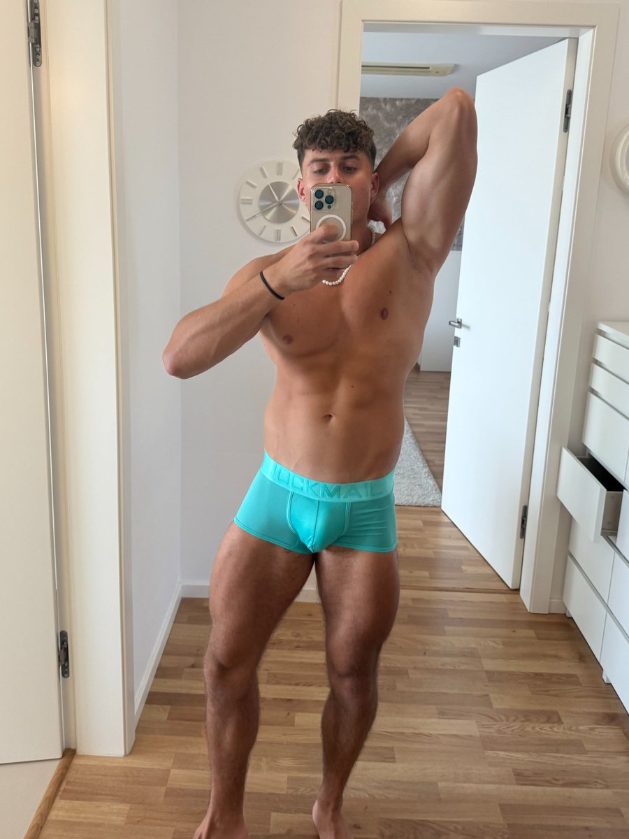 A❤️N❤️D❤️R❤️E❤️A❤️S tweet media