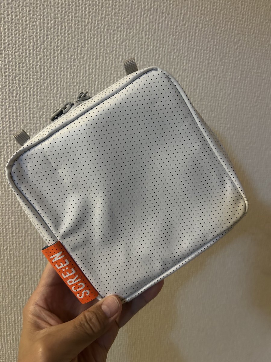 スクリーンは定期的にリニューアル交換されていて、その廃棄スクリーンをアイテムとして再利用して販売しているテアトルシネマグループ。

映画好きにはたまらないアイテム。

ttcg.official.ec/categories/512…